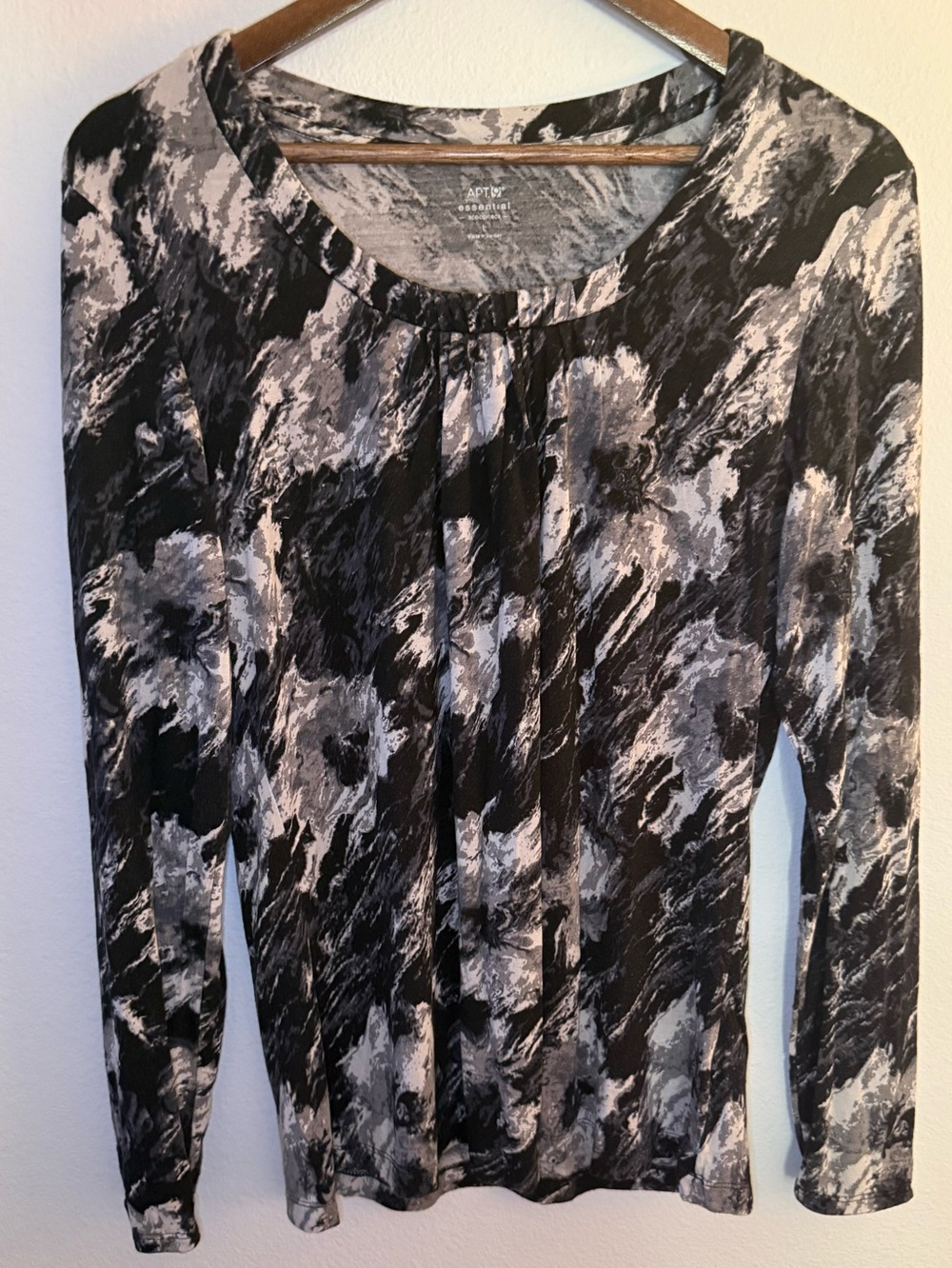 Apt. 9 Black & Gray Abstract Print Long-Sleeve Tee